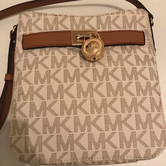 Michale Kors crossbody - Picture 1 of 3